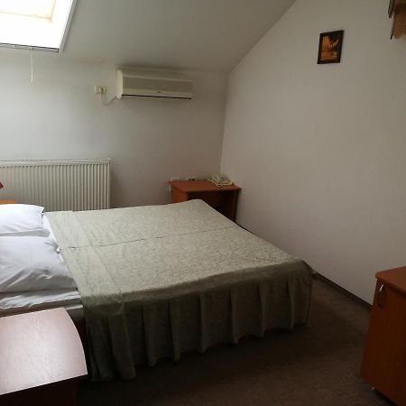 Hotel Lotus Arad Kültér fotó