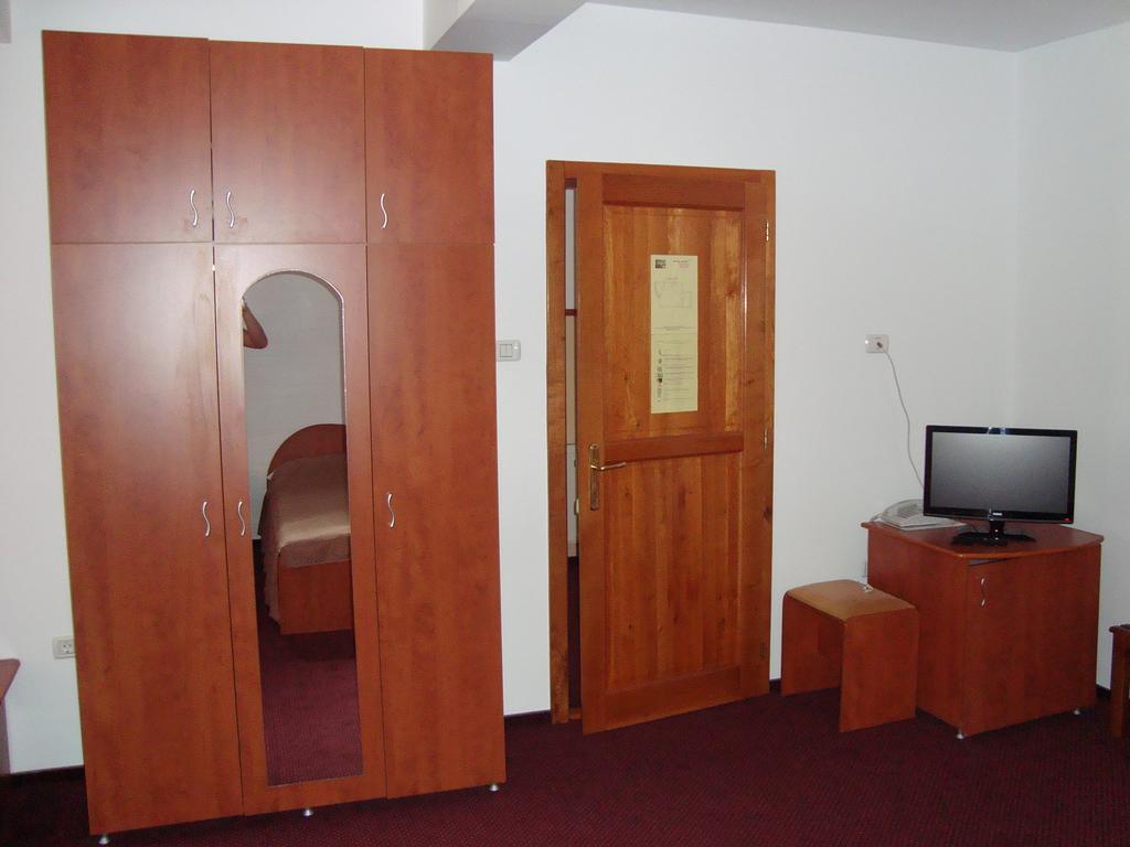 Hotel Lotus Arad Kültér fotó