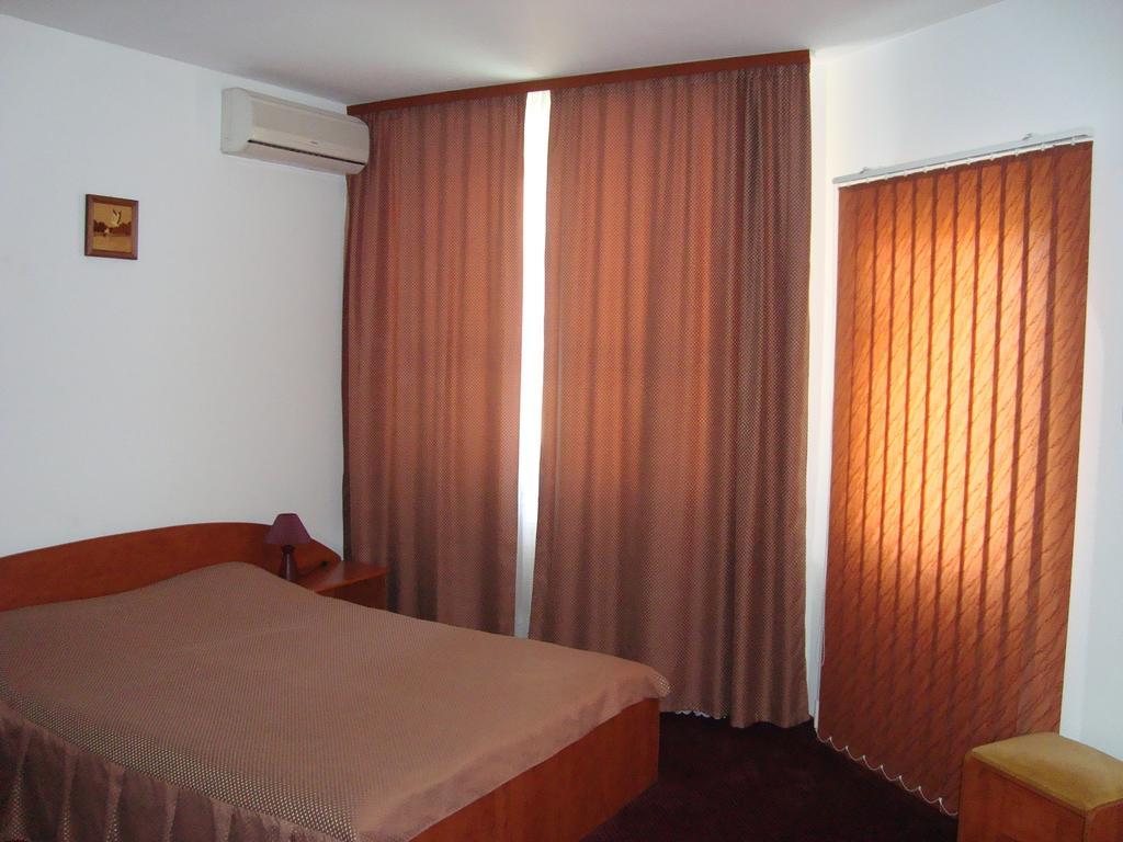 Hotel Lotus Arad Kültér fotó