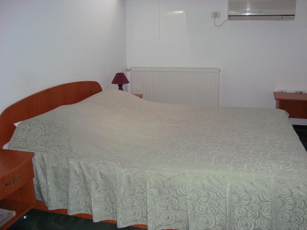 Hotel Lotus Arad Kültér fotó