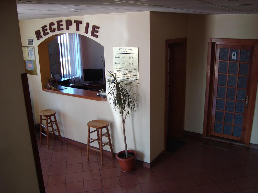 Hotel Lotus Arad Kültér fotó