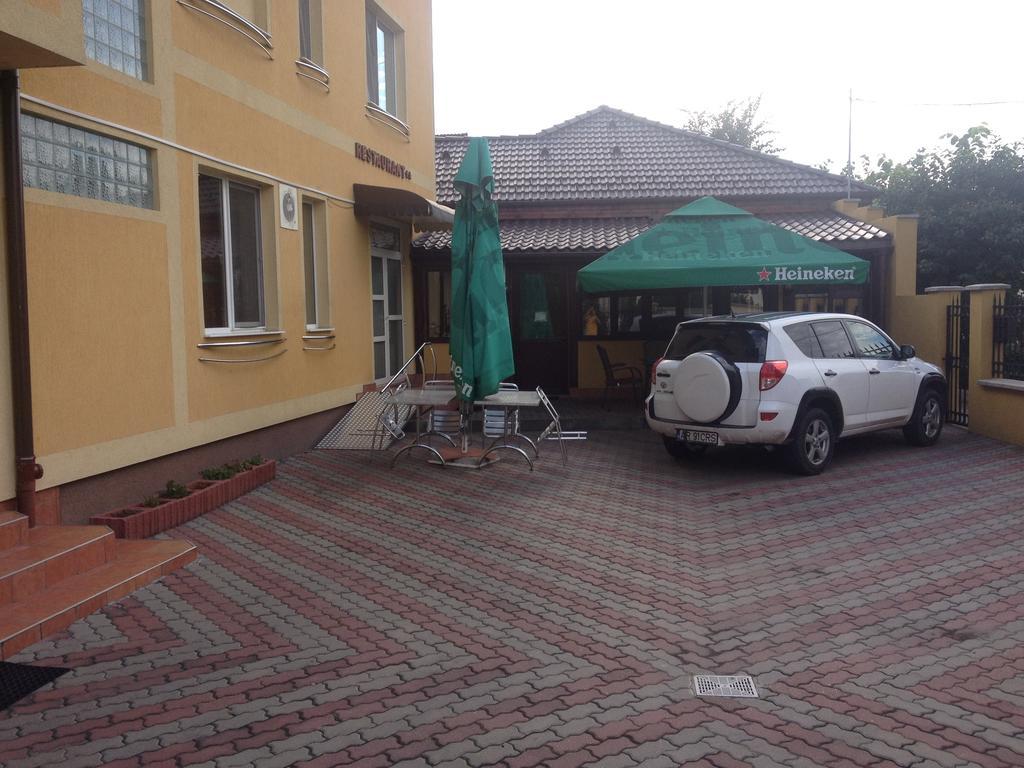 Hotel Lotus Arad Kültér fotó