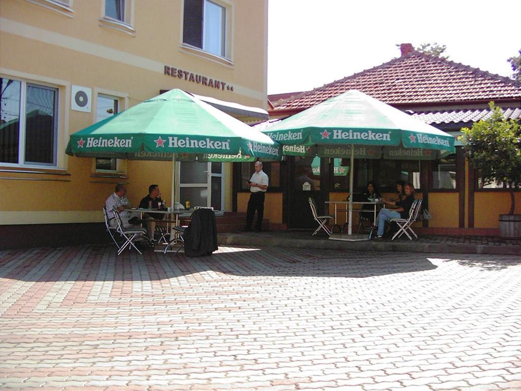 Hotel Lotus Arad Kültér fotó