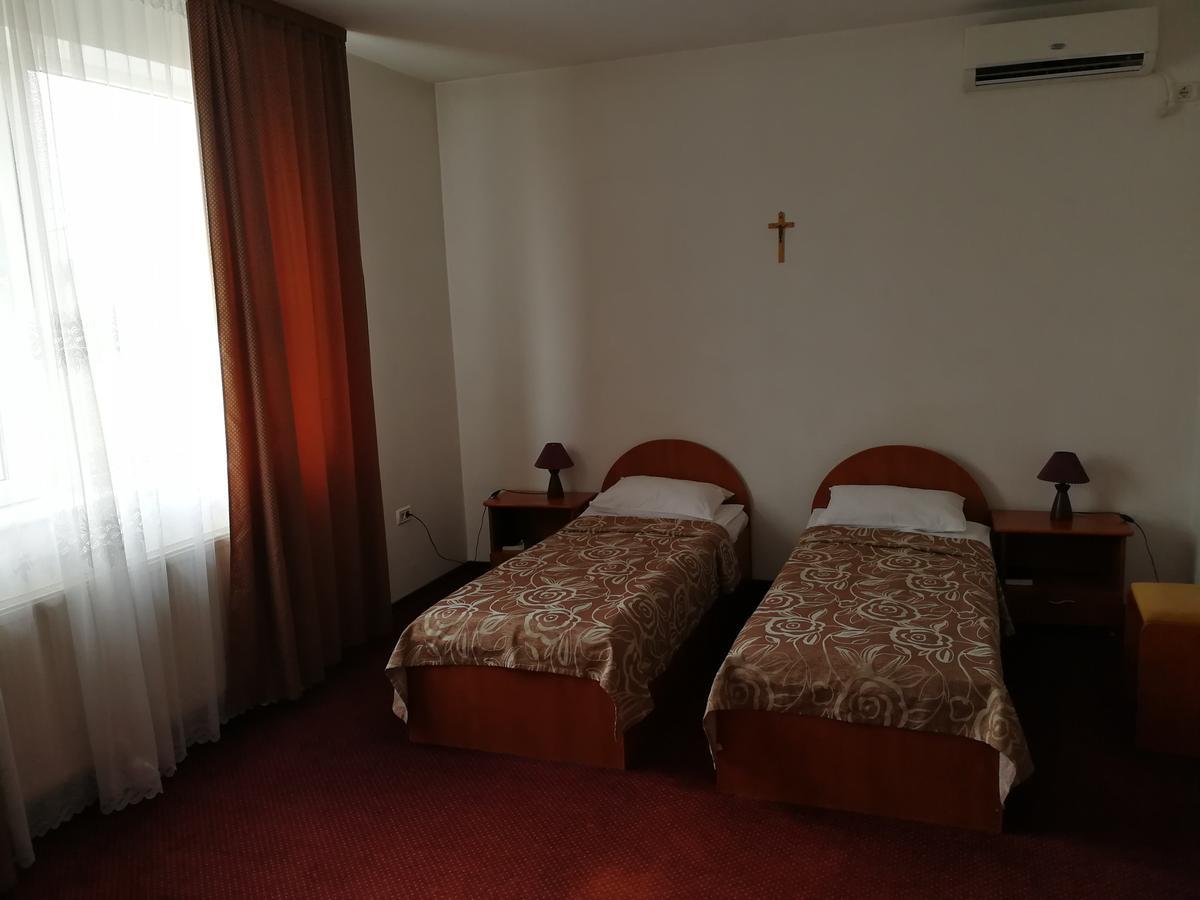 Hotel Lotus Arad Kültér fotó