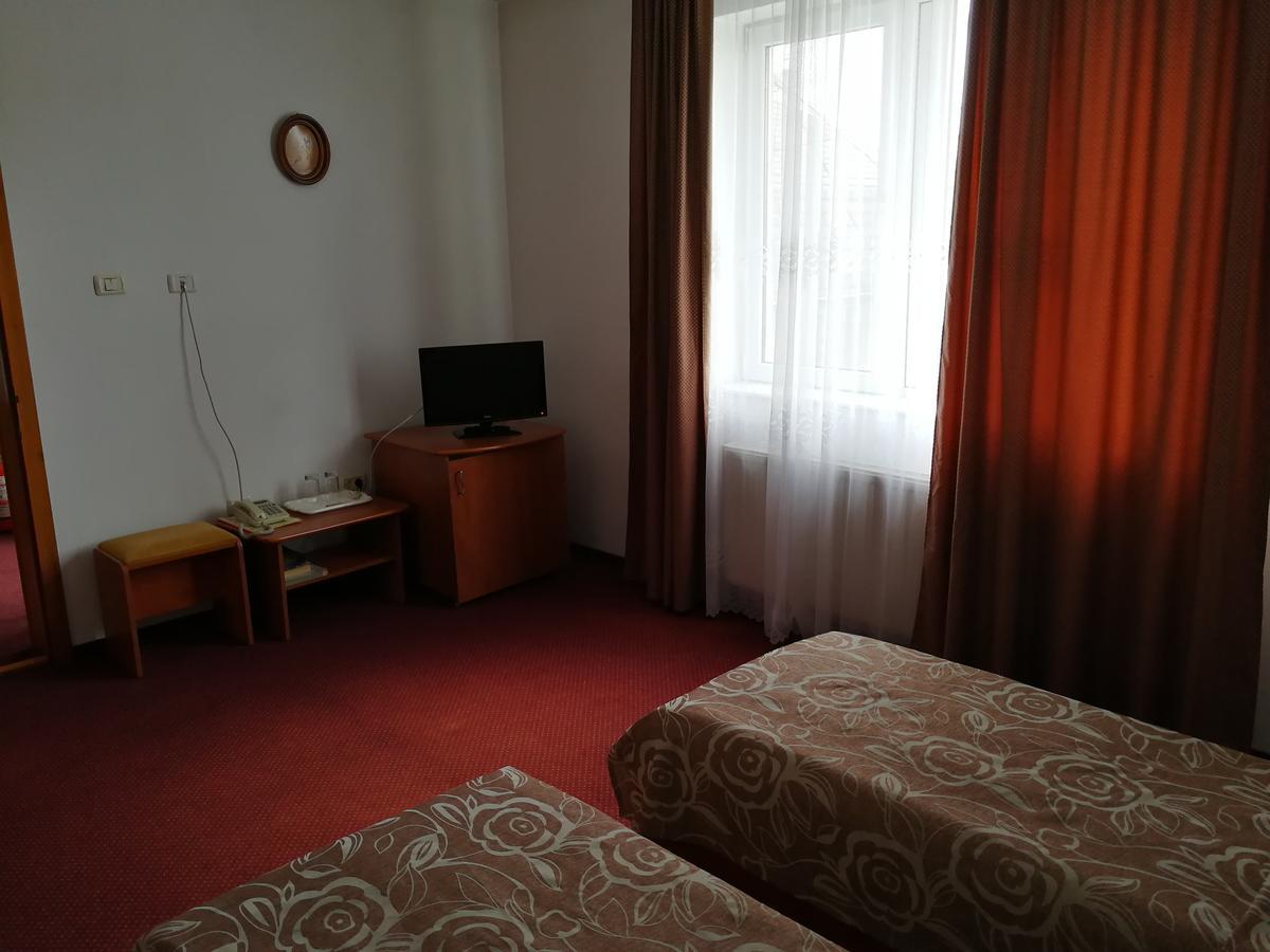 Hotel Lotus Arad Kültér fotó