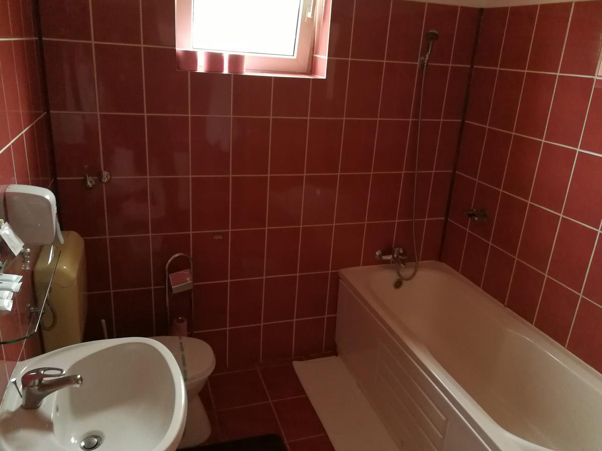 Hotel Lotus Arad Kültér fotó
